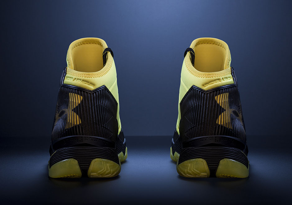 Under-Armour-Curry-2.5-Black-Taxi-Available-3