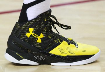 Under Armour（アンダーアーマー） Curry ２ In Black & Yellow  wearing Chris Brown