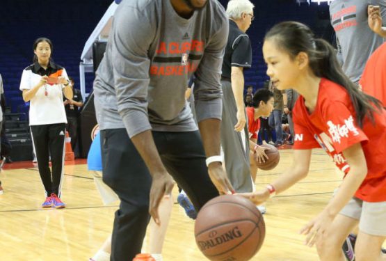 Air Jordan 13 “Hornets” PE  wearing Chris Paul
