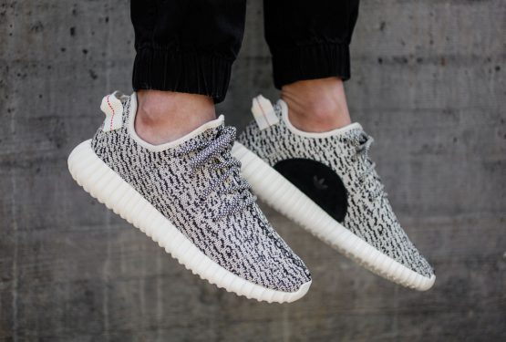 5月再販？？adidas Yeezy 350 Boost “Turtle Dove”