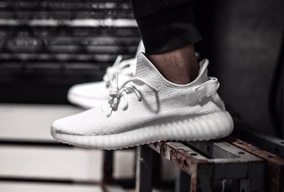 2017年発売★ ADIDAS YEEZY BOOST 350 V2 ALL-WHITE 【アディダス イージーブースト ３５０】