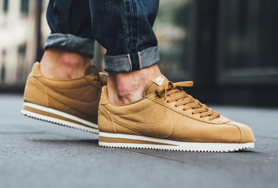 海外展開中★ NIKE CLASSIC CORTEZ SE  Wheat/Wheat-Sail　902801-700　（ナイキ コルテッツ ）