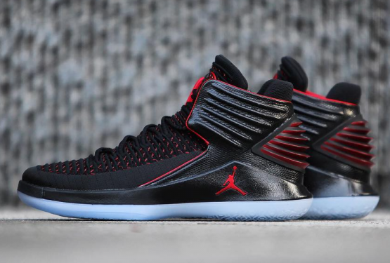 検索リンク＆動画★10月18日 ２型同時発売★NIKE Air Jordan 32  HI＆LOW “Bred”Black/University Red 　 AA1253-001　AA1256-001　【ナイキ エアジョーダン 32)