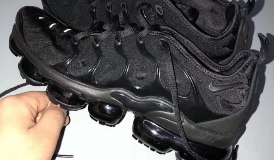 2018年3月1日発売★ NIKE VAPORMAX PLUS  BLACK/BLACK-DARK GREY 924453-004（ナイキ ヴェイパーマックス プラス）