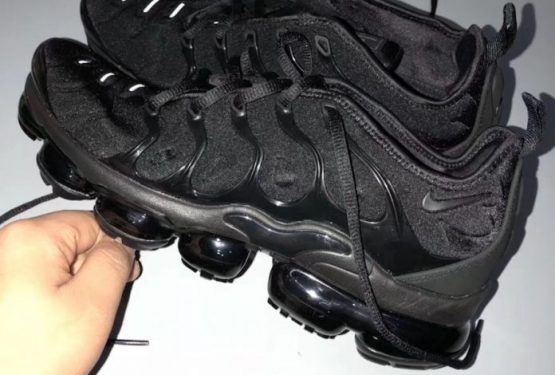 2018年3月1日発売★ NIKE VAPORMAX PLUS  BLACK/BLACK-DARK GREY 924453-004（ナイキ ヴェイパーマックス プラス）